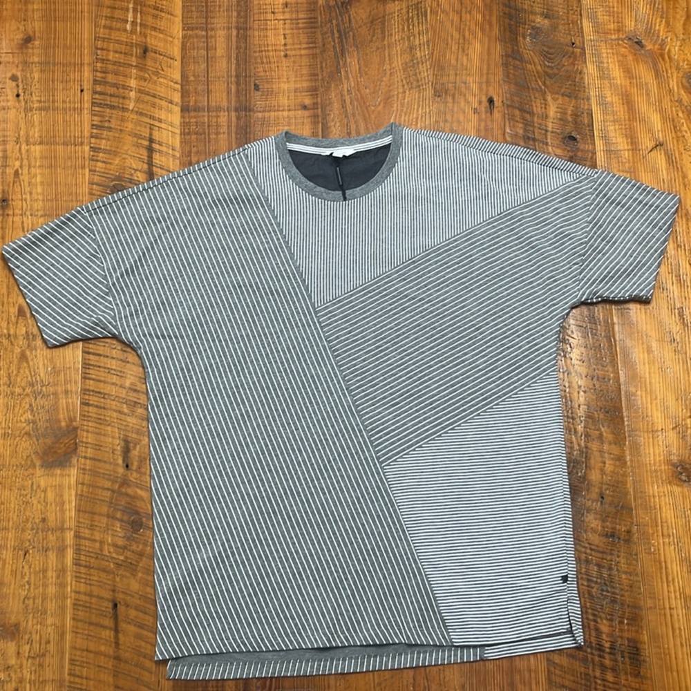 NWOT Calvin Klein Short Sleeve Tee Shirt Size Large